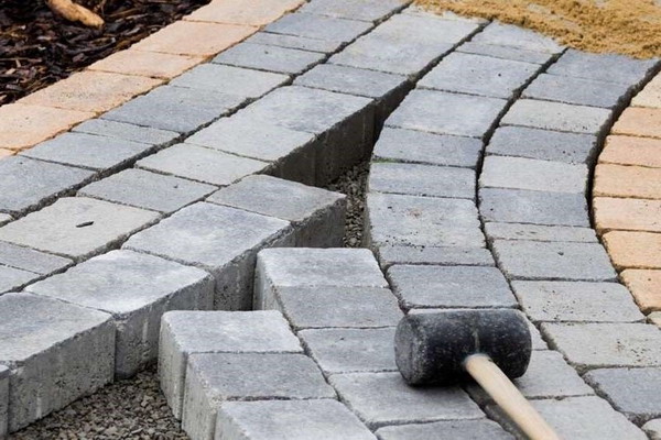 How to Lay paving slabs on sand